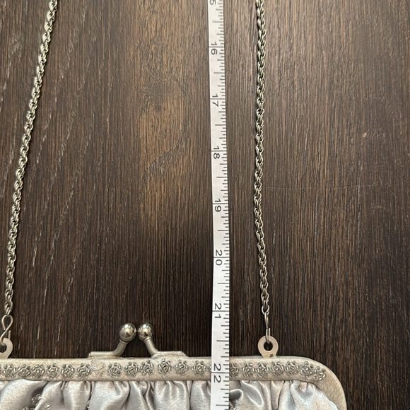 Vintage La Regale Gray/Silver Beaded Clutch with Chain Strap - Picture 9 of 9